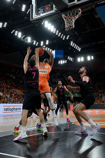 而且并不局 而且并不局